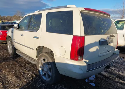 2007 Cadillac Escalade Standard z USA, uszkodzony, nr VIN 1GYFK63837R360131